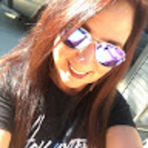 Meet your Posher, Hollyview - Picture 1 of 1